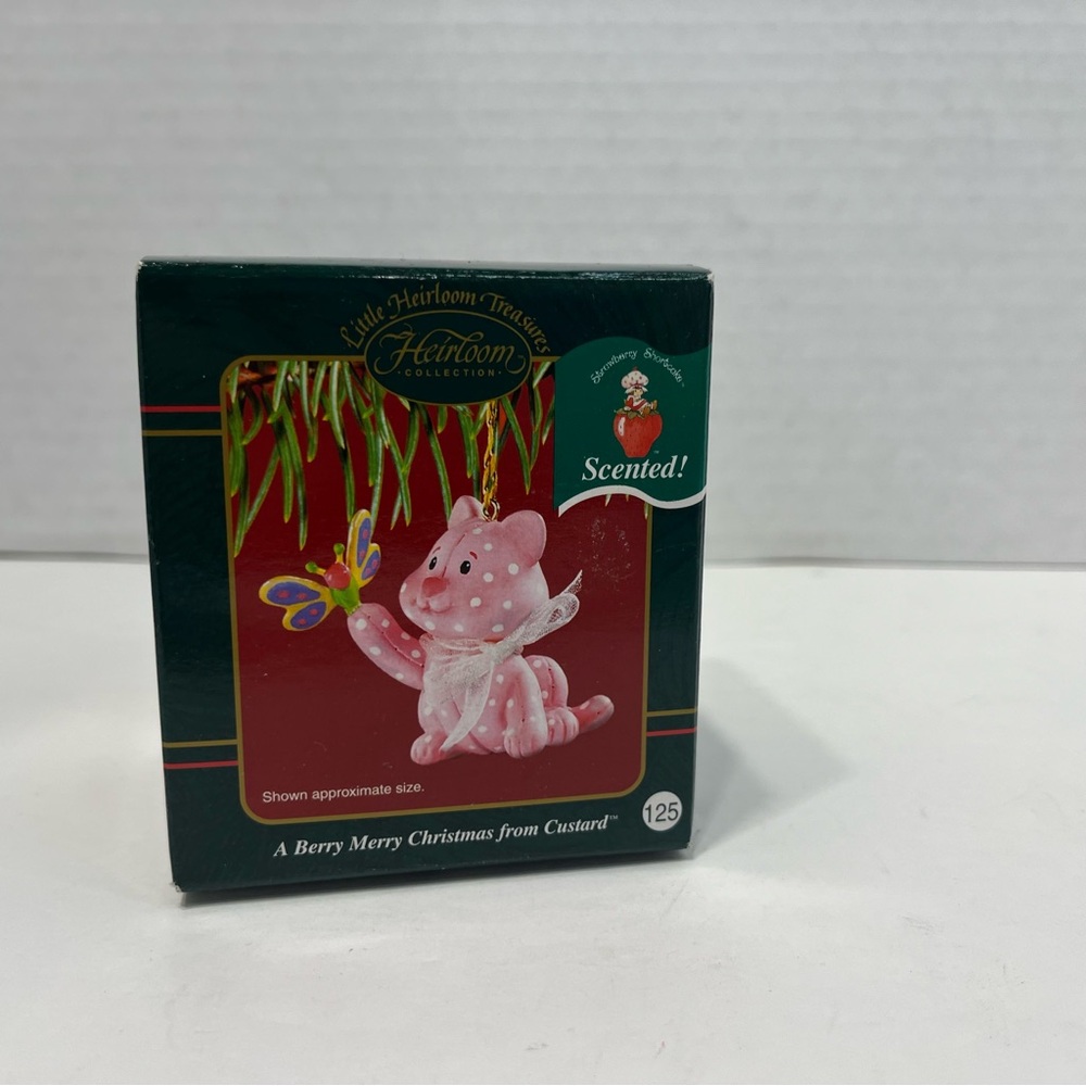 STRAWBERRY SHORTCAKE Carlton Cards vintage Christmas ornament custard